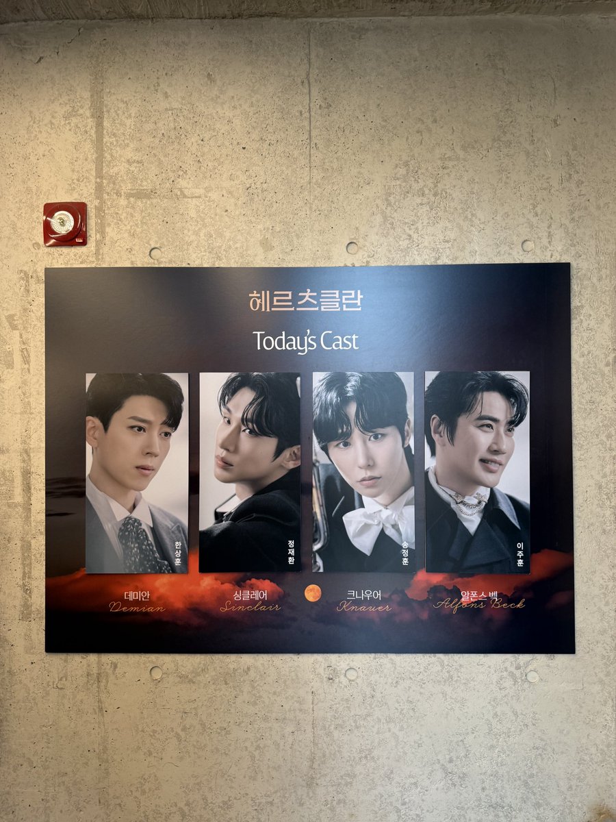 libo0922's tweet photo. 헤르츠클란 자열다섯🌕🤍✨ https://t.co/SugtT9NCZc