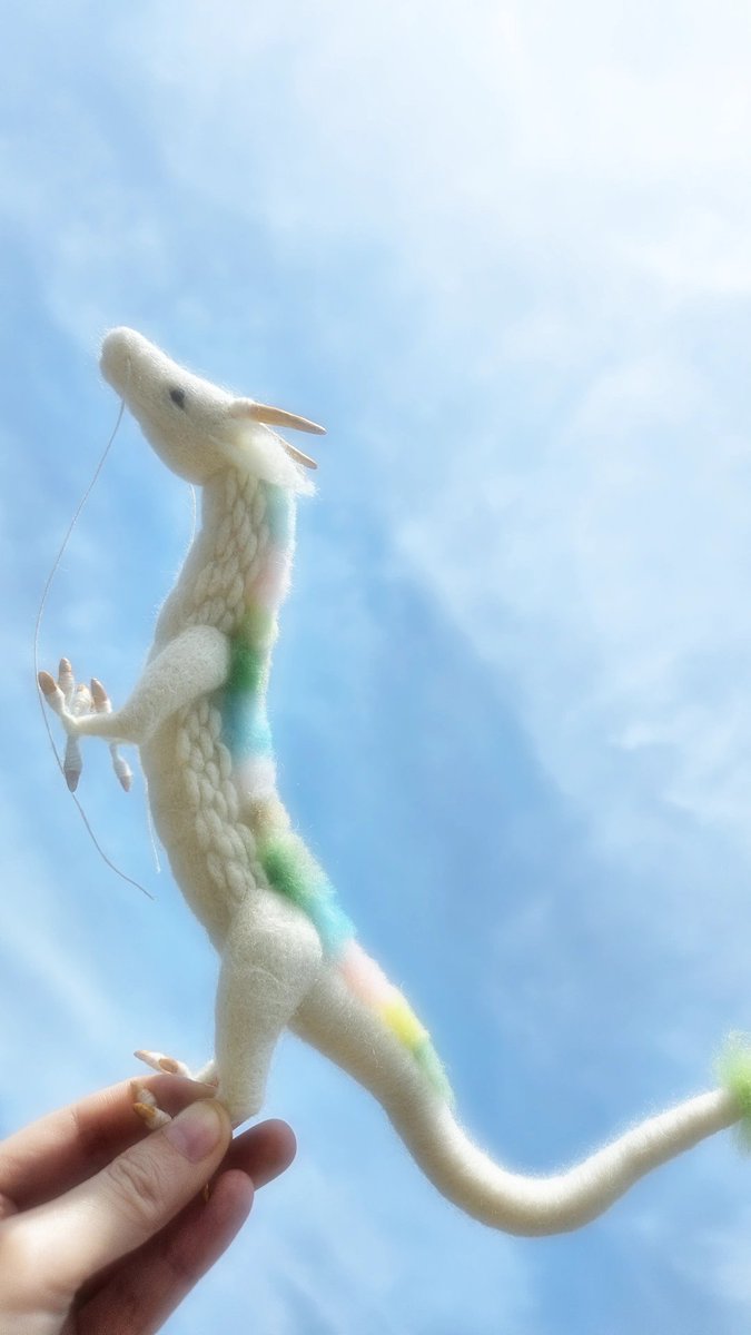 merrybellX's tweet photo. #幸せの前触れに選びたい

虹をイメージした虹龍は幸せの前触れっていうまさにそんなイメージで作りました✨🌈 https://t.co/wMb2iPBf36