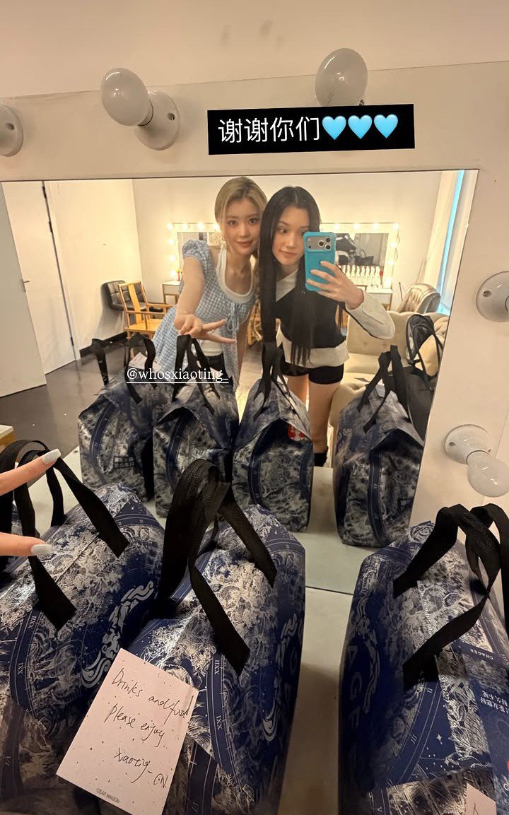 sxtlogs's tweet photo. #xiaoting from hiyyih's ig story; 

"Thank you guys💙💙💙 @/whosxiaoting_"

(@Xiaoting_CN's food and gift support for the members and staff in today's fansigning event) https://t.co/EdpY0wZpEy