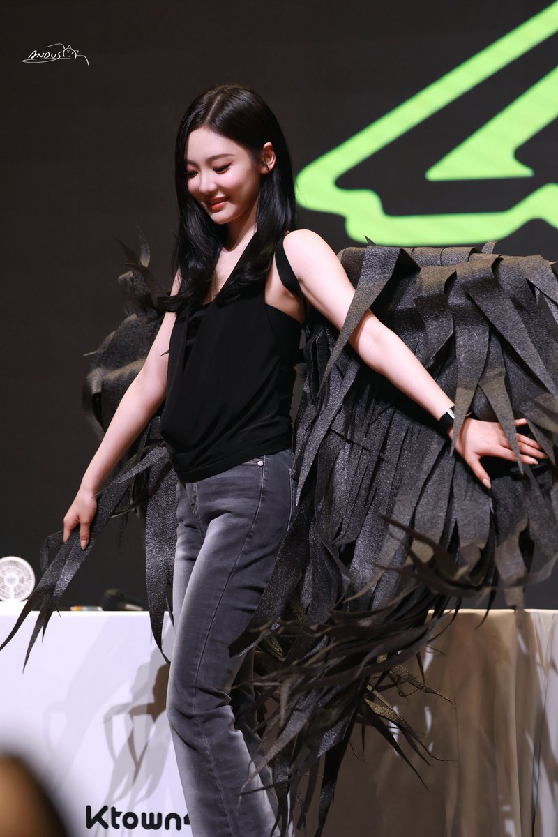 AndusMui's tweet photo. 260607

#NINGNING #aespa
#닝닝 #宁宁 #宁艺卓 https://t.co/H5IpazjCWw