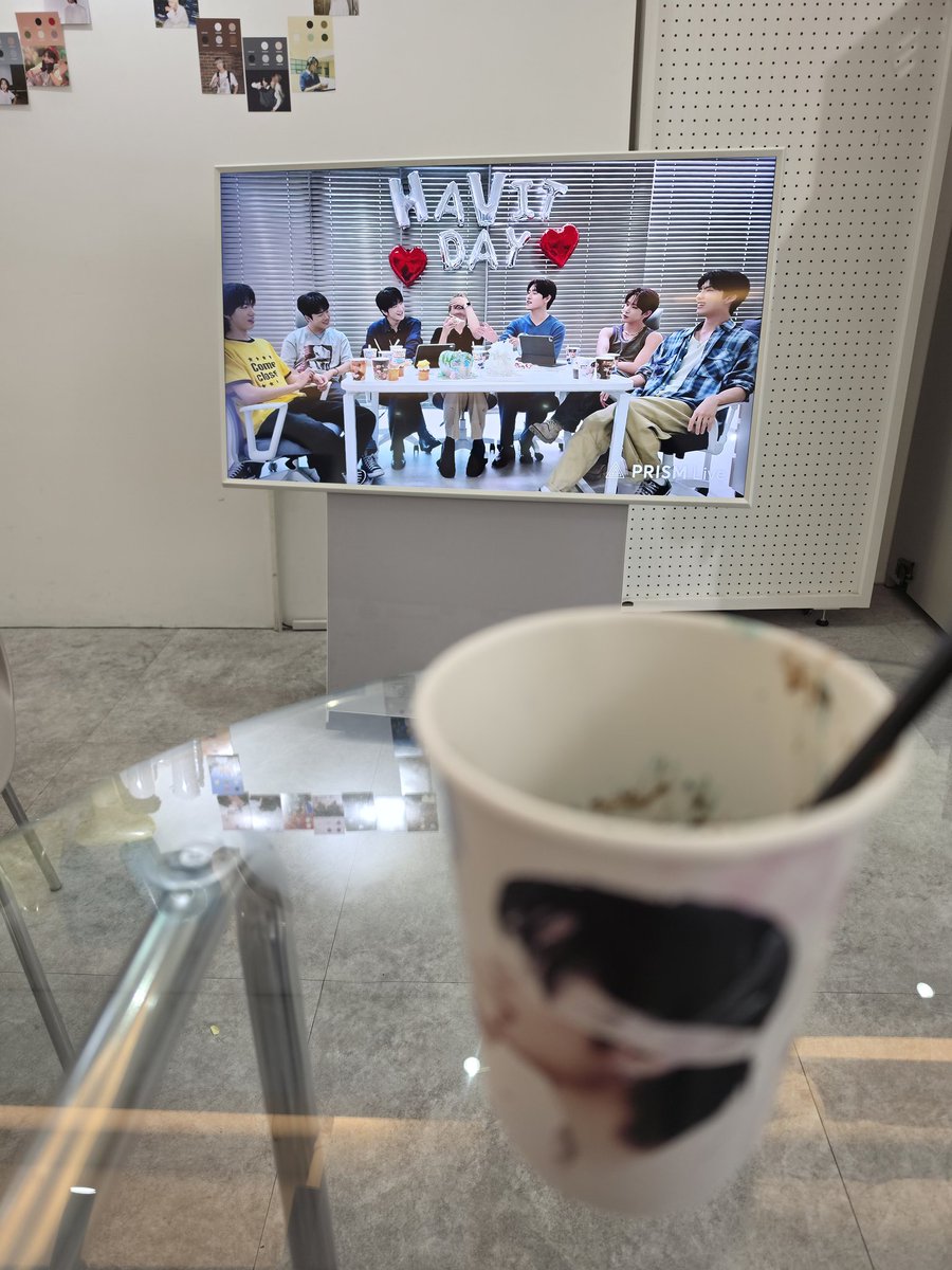 HAVITPEACH's tweet photo. 라이브 보는 중💖 https://t.co/EKuFHxct8S