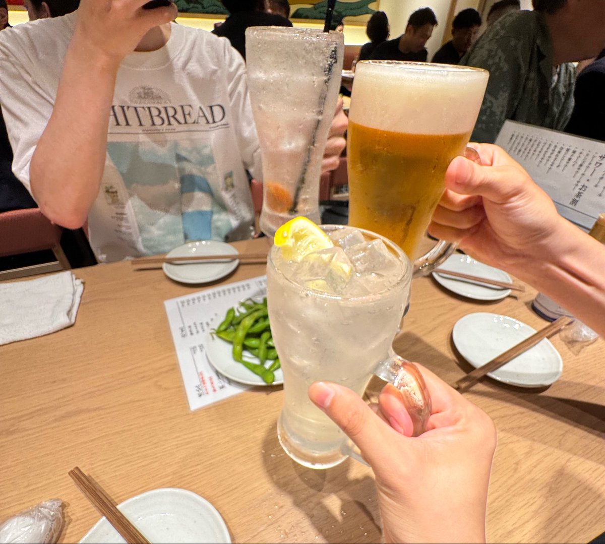 Tes01_13's tweet photo. 水曜日にレオンとえすぴと飲んできた
ありがと〜 https://t.co/zB2E4AxvKu