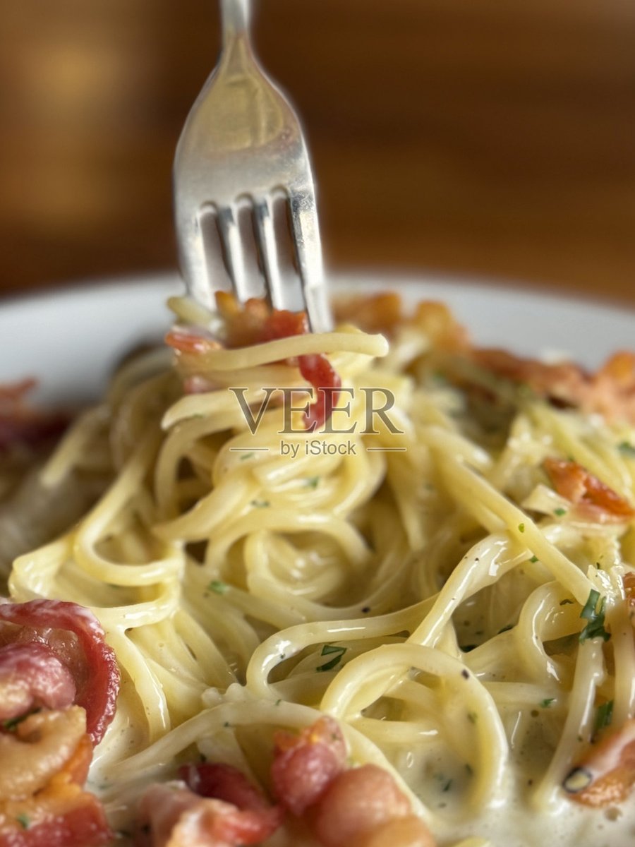 d_arab2000's tweet photo. [Just whipped up creamy garlic butter pasta with pan-seared cherry tomatoes in 15 mins—cozy weekday win! ]， https://t.co/WN84UfD6V3