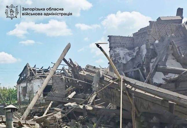 peterfrolich's tweet photo. 🕯 One person was killed and 25 others were injured as a result of Russian attacks on Zaporizhzhia and the Zaporizhzhia district, according to Ivan Fedorov, Head of the Zaporizhzhia Regional Military Administration.

Over the past day, Russian forces launched 967 strikes on 51 settlements across the region, Fedorov said.