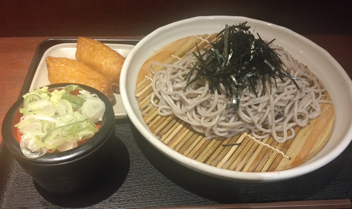 MS_Instructor_'s tweet photo. 腹ごしらえIN東京駅
手軽で美味しいちゃむよぉ https://t.co/7oFfiuZZEl
