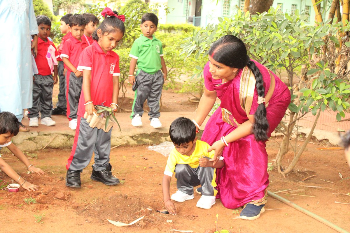 apsprtcbangalor's tweet photo. 🍃 Little hands, healthy habits! Our Balvatika students explored the goodness of Green Tea through a fun and engaging CCA activity. 💚
#EnvironmentDay2026 
#apsprtc https://t.co/l0c7SllcOT