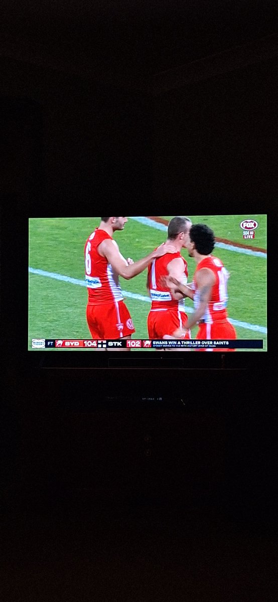 goodwitchlor's tweet photo. CHEER CHEER THE RED AND THE WHITE LETS FUCKING GOOOOOOOOOO https://t.co/SR3rKBwQGa