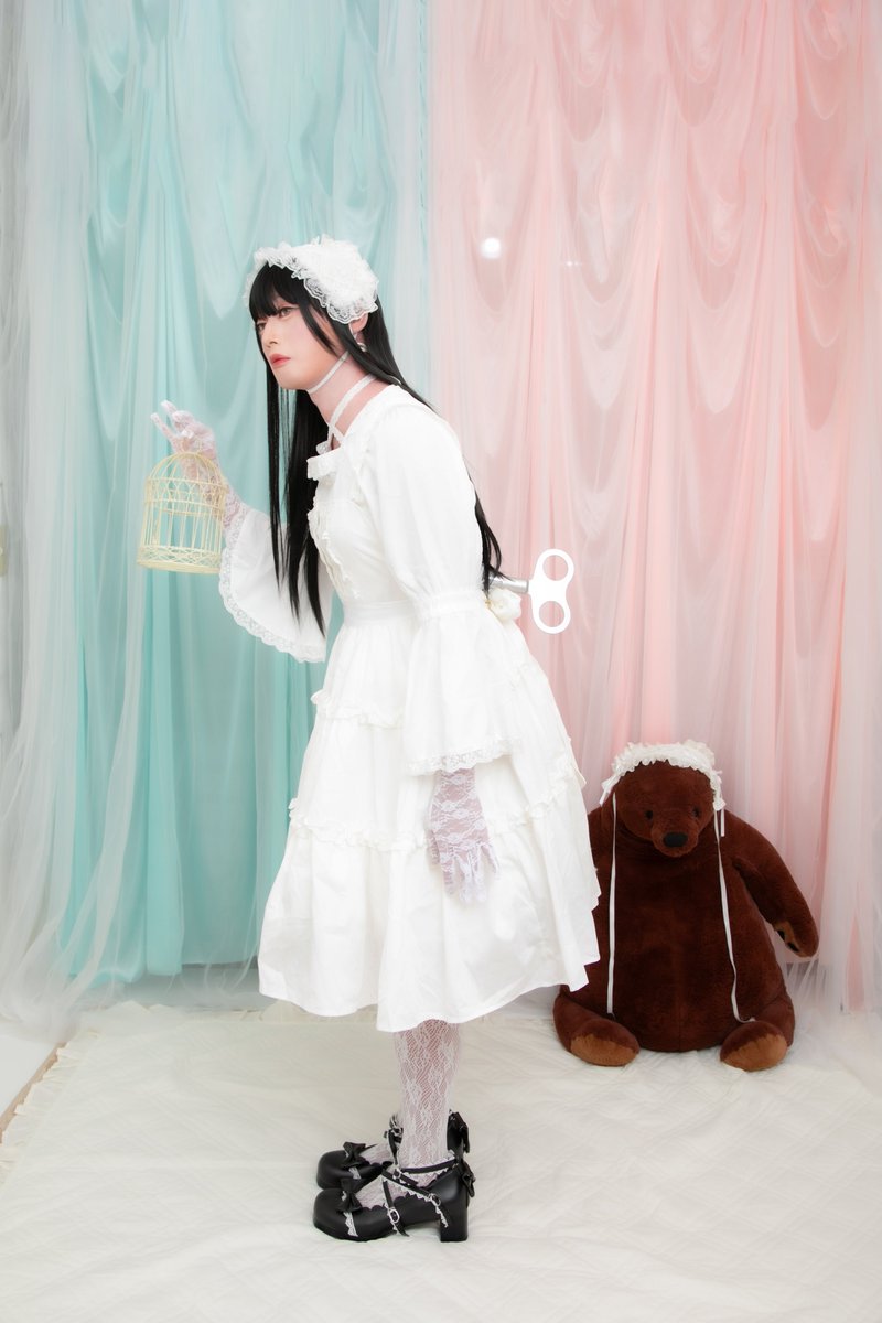 _misaemayumi_'s tweet photo. 昨日に引き続き、4月の里帰り製造のときのお写真後半戦を…今回もまさお君との2ショットで。
久しぶりにゼンマイつけてもらいました…ゼンマイがあるとドール感がさらに上がる気がしますね。
#人間ラブドール製造所 https://t.co/5GscVj3fhC