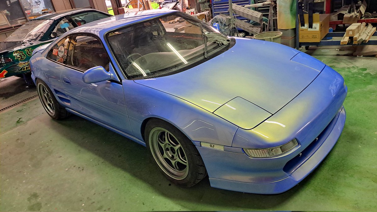 sw202122's tweet photo. swの全塗装ほぼ完成！！
アズーロヌヴォラがベースの青🟦

光の当たり方でめっちゃ色変わって綺麗、小物もちょっと仕様変更した😳
かなり出しづらい色だけどバシっと塗って頂きありがとうございました🙏 https://t.co/dZaKMu6EfL