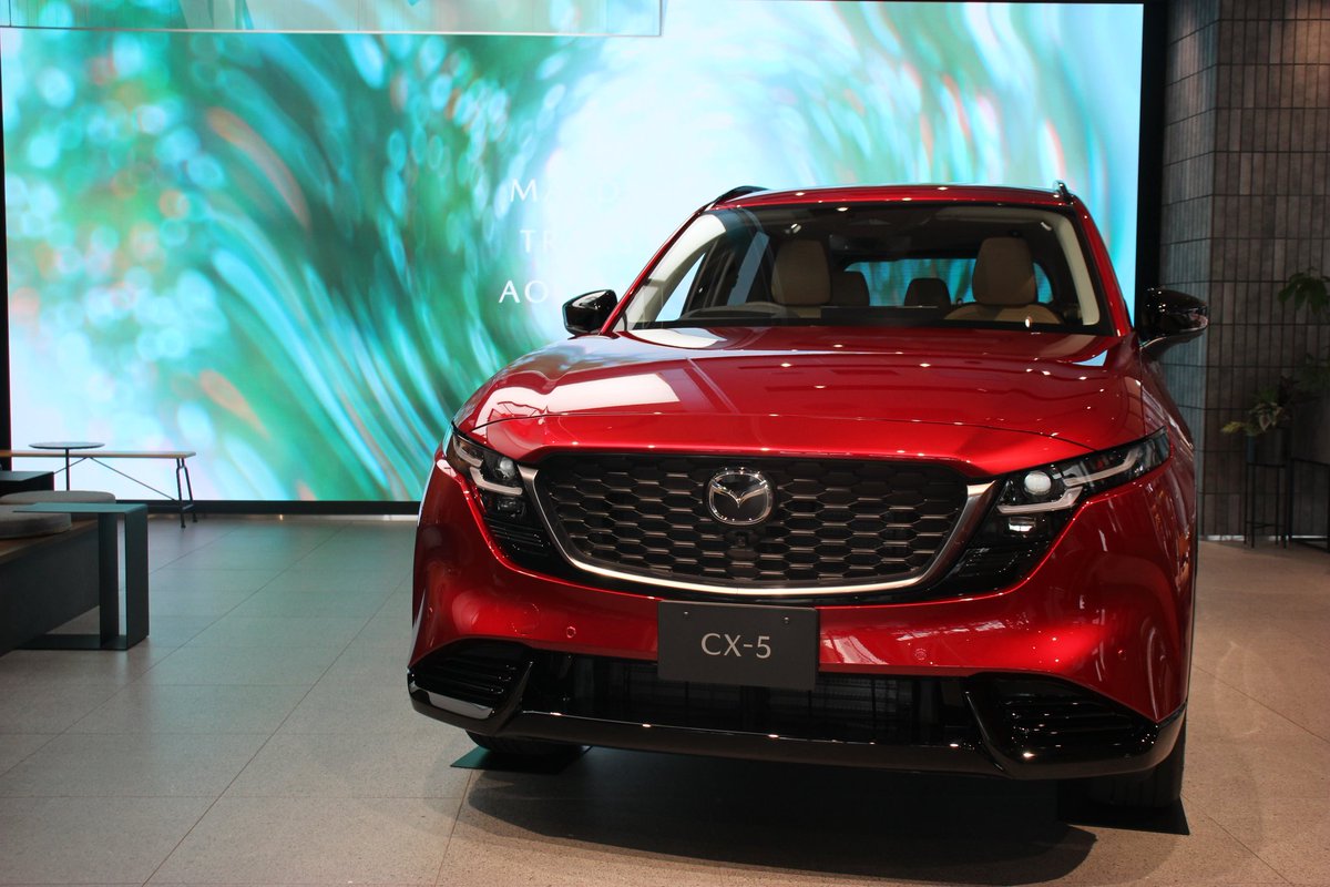 yu_ri3006's tweet photo. マツダトランス青山に行ってきました。
新型CX-5が展示されていました。
スポーツタンの内装は割と好み🥰
ケーキも美味でした🍴🙏 https://t.co/vARiygm8PV