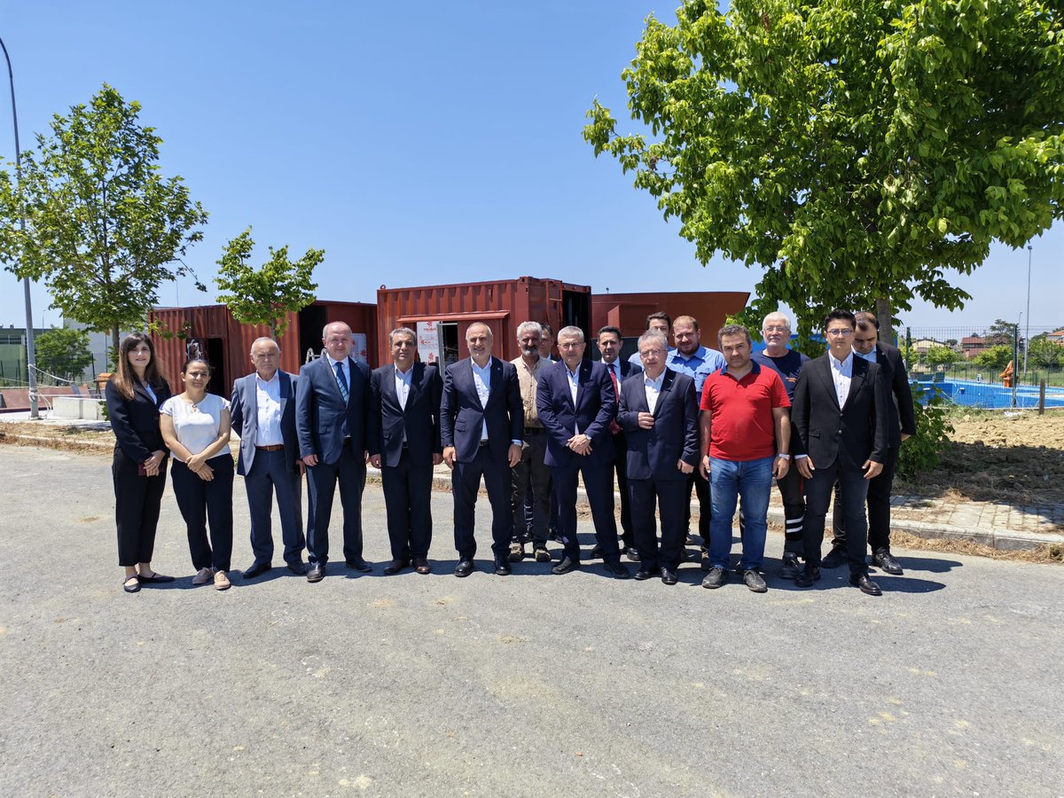 denizcilikgm's tweet photo. 📍Tekirdağ'da Ulusal Deniz Emniyeti Başkanlığı yerleşkesinde yapımı süren Gemi Yangın Eğitim İstasyonu ile Can Kurtarma Araçlarını İndirme Eğitimi Platformu projelerimizi yerinde inceleyerek gelinen son durumu değerlendirdik.🔍

Güçlü eğitim altyapısı, güçlü denizcilik.⚓🇹🇷 https://t.co/Dv7TiXQdhk