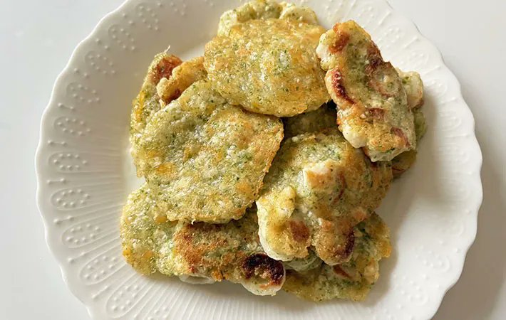 grape_foods's tweet photo. 「豆腐×ちくわ」混ぜて焼くだけ！
包丁不要の『節約ナゲット』が家族にヒット✨

▼お弁当にもぴったり！10分レシピはこちらから
 https://t.co/YegVh6akGM https://t.co/6fvI3GNU6F