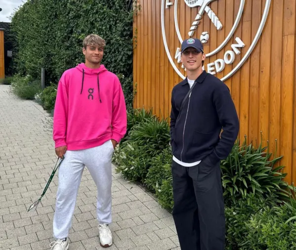 LAROMA24's tweet photo. 🟡🔴 L'amico Edoardo Bove: "Flavio si è costruito da solo. Bello avere un 'fratello' così. Oggi il Paese sarà con lui"

▶️ https://t.co/ijYT52roQ5

#AsRoma https://t.co/4S28AWJK5y