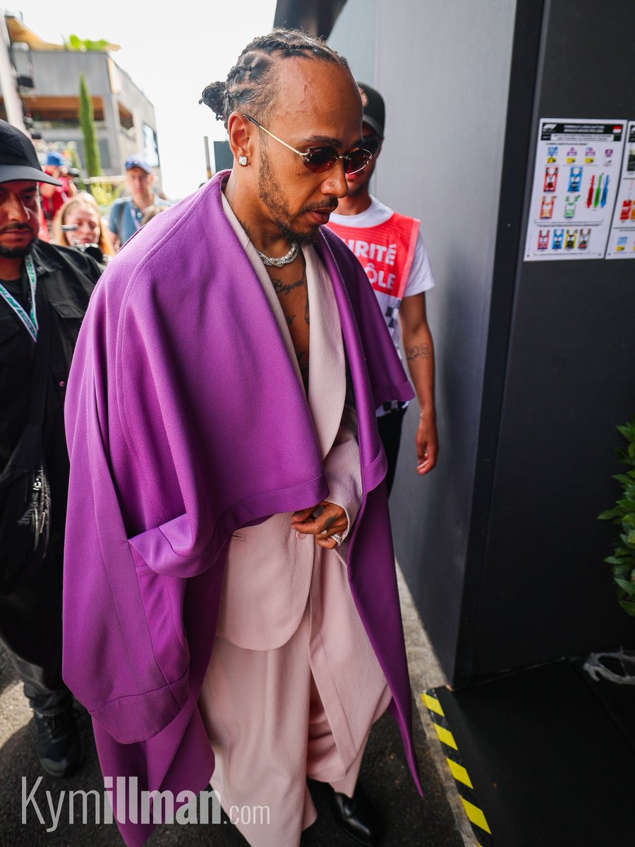 KymIllman's tweet photo. KEEPS IT CASUAL

Lewis Hamilton arrived this morning in casual attire, something we see far more often on media day than on a race day like today. Lewis will start from P3, and with a strong launch off the line, you would certainly fancy his chances of fighting for a podium finish. 

#f1news #ferrari #monacogp