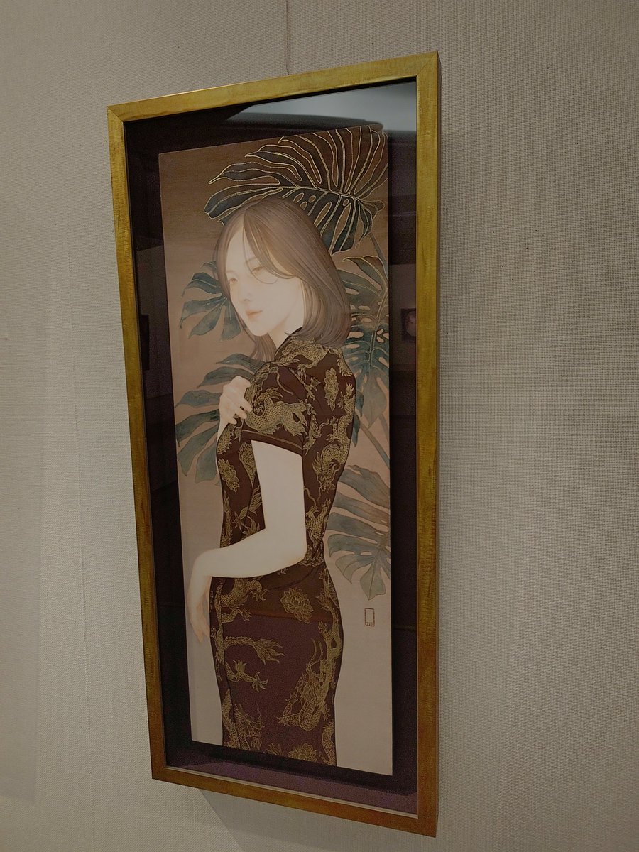 ana_gato's tweet photo. 下重ななみ先生の個展
金砂の熱風にお邪魔してきました。
言葉では言い表せない圧倒的存在感。
在廊されていたので購入したサイン入り作品集に宛名を書いてもらいました。
残念ながら来られなかった友人の分と合わせて２つ。
下重先生とは初対面でしたがSNSで交流があり認識していただいていて恐悦至極。
年末のカレンダーも楽しみにしています☺️
下重先生ありがとうございました🙇
#下重ななみ 
#うみと暮せば 
#川村海乃 
#りんりんに報告します 
#川村凜