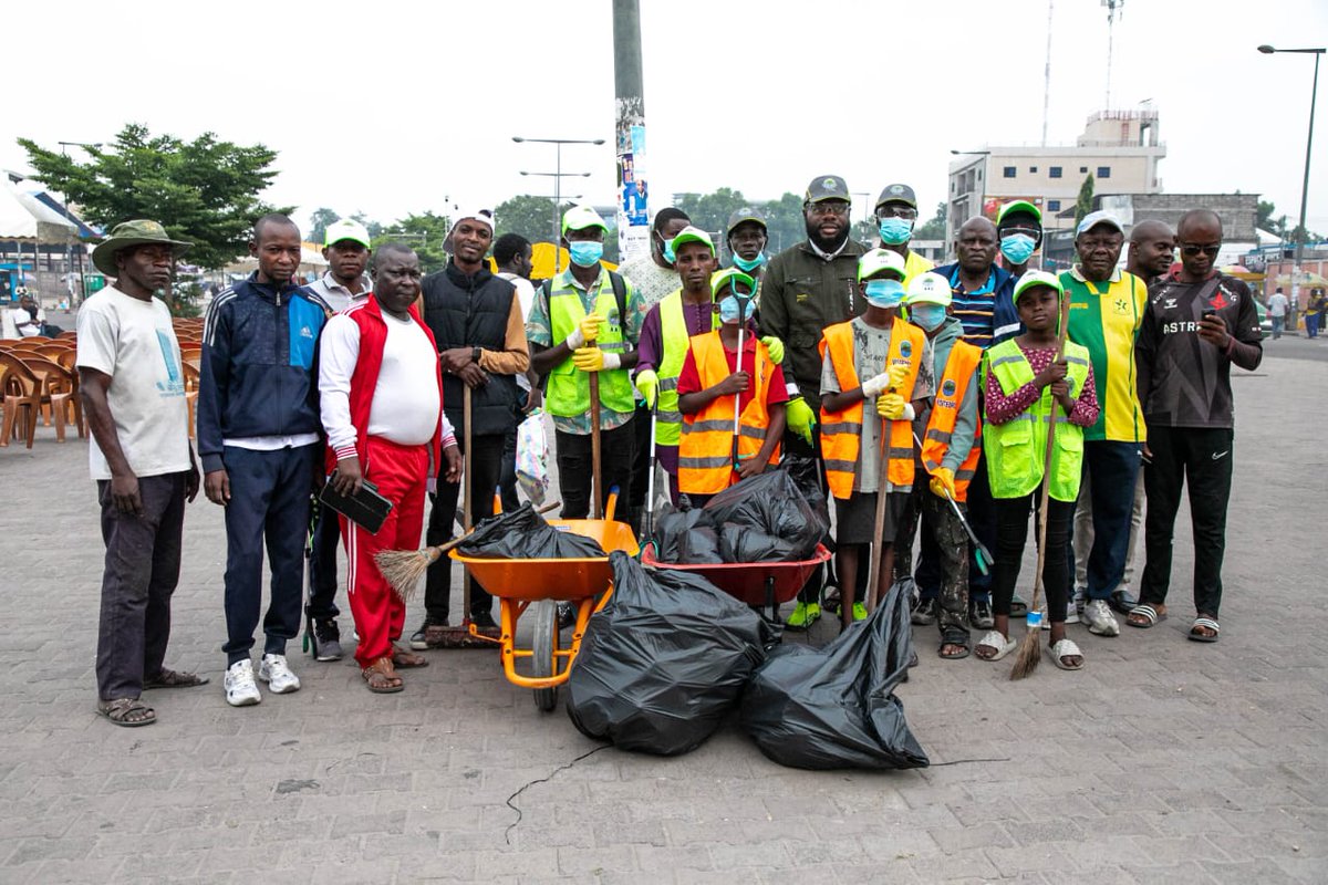 AssocATHAMMEnvi's tweet photo. Retour en images 6/6/26 : Le premier samedi du mois de juin, sur l'esplanade de la télévision à NKOMBO, la mairie de Djiri sous la direction de l'administrateur Maire
M. G.R ADAMPOT a établi une collaboration avec @AssocATHAMMEnvi 1/3 @EnvDDBC_GouvCg @ASoudanNonault @PR_Congo https://t.co/xVtSOCrkZw
