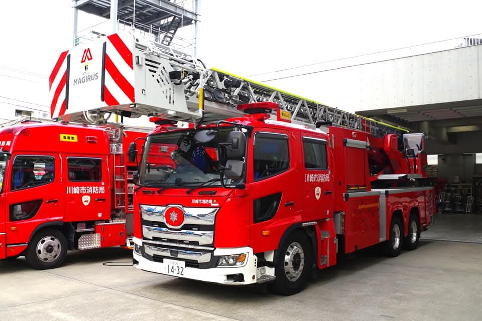 selegala92's tweet photo. #社長プロフィア✕#マギルス #はしご車
その３
神奈川県(横浜市消防局以外)
#川崎市消防局 #相模原市消防局 #茅ヶ崎市消防本部 #鎌倉市消防本部
#日野プロフィア #社長こいつに乗せてくれ
これにて未撮影は小千谷市消防本部の車両のみに https://t.co/i5vVnjndv2