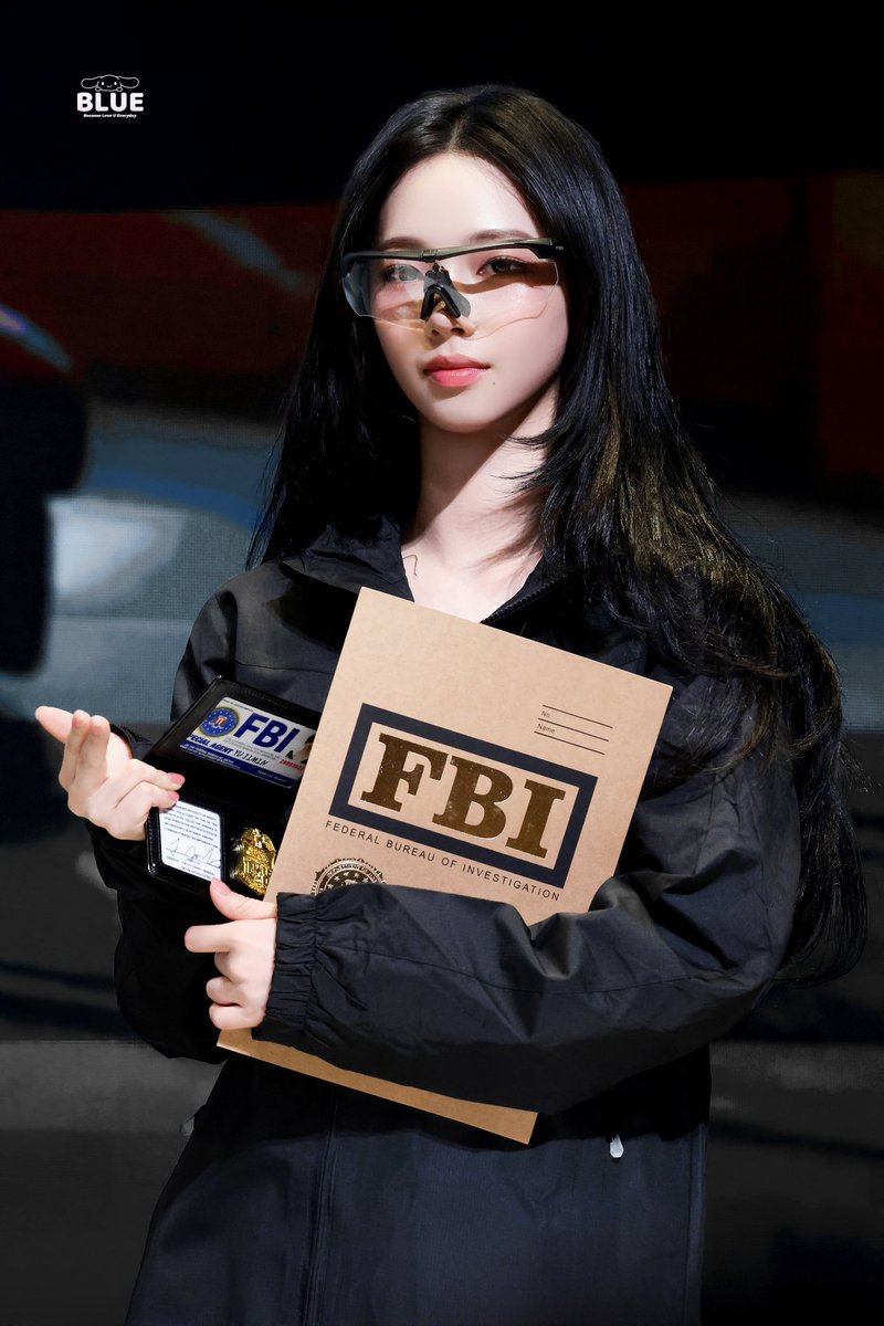 beiitelgeuse's tweet photo. FBI                                                SWAT https://t.co/7cT6XqNDeh