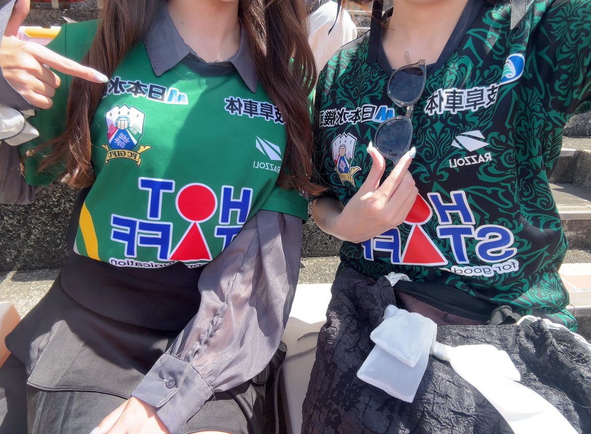 iyor29's tweet photo. 昨日はお姉ちゃんと⚽️👀

ギッフィーが席まで来てくれて嬉しかった🥹💚🩷
愉快な席で終始楽しかったです💭✨ https://t.co/nHELexbaqg