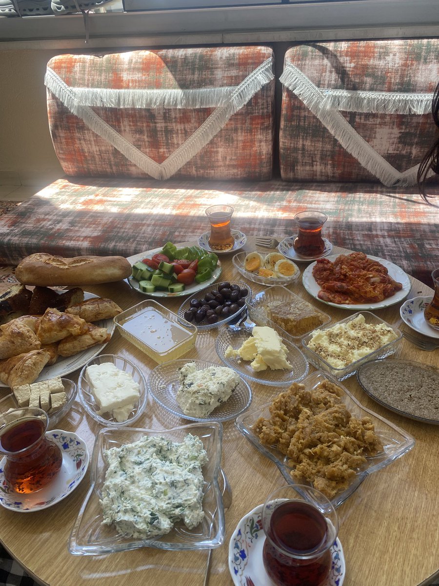 tiryak65's tweet photo. Elbette bir sebebi vardır. 
Kahvaltı denince akla VAN gelmesinin.

Van’ın tescilli lezzeti. #dünyakahvaltıgünü https://t.co/fU7eD8dR1f