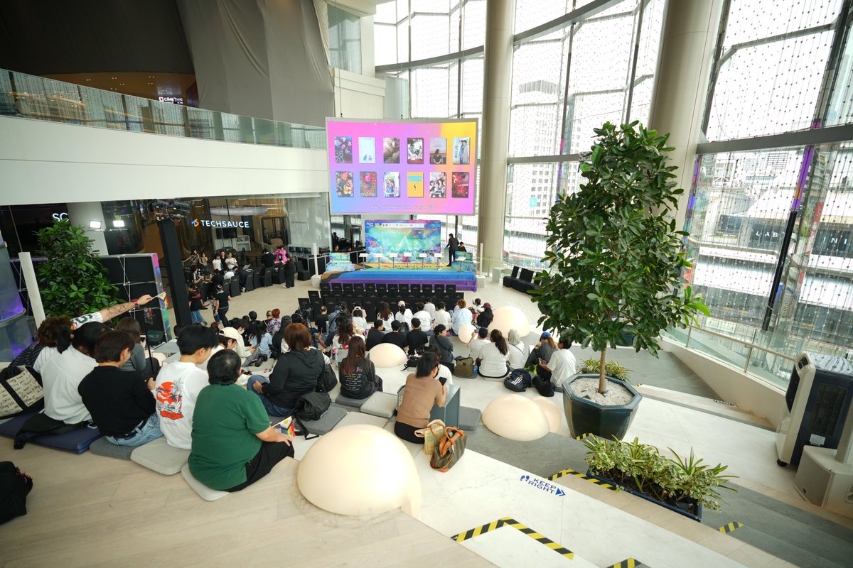 bangkokpride_'s tweet photo. 🎬 สรุปภาพบรรยากาศ งานเสวนากับหัวข้อ “BL & GL IConic Talk: Creative Economy to Global Icon”
ในงาน TILFF Forum 2026 ดึงคนเบื้องหน้า-เบื้องหลัง ร่วมเจาะลึกกลยุทธ์ผลักดันซีรีส์วาย ขับเคลื่อนเศรษฐกิจสร้างสรรค์สู่ไอคอนระดับโลก

กรุงเทพฯ, 7 มิถุนายน 2569 — เสวนาครั้งสำคัญในวันที่สองของงาน TILFF Forum 2026 (Thailand International LGBTQ+ Film & TV Festival) ณ SCBX NEXT TECH ชั้น 4 สยามพารากอน ในหัวข้อ “BL & GL IConic Talk: Creative Economy to Global Icon” เพื่อร่วมกันวิเคราะห์และขับเคลื่อนอุตสาหกรรมซีรีส์ BL และ GL ของไทย จากคอนเทนต์เฉพาะกลุ่มสู่การเป็นซอฟต์พาวเวอร์ที่ทรงพลังในเศรษฐกิจสร้างสรรค์ระดับโลก

ภายในงานเสวนาได้รับเกียรติจากตัวแทนสมาคม คนเบื้องหลังระดับแนวหน้า และนักแสดงมาร่วมแชร์มุมมองเชิงลึก นำโดย คุณโยโกะ อาภัสรา เลิศประเสริฐ นักแสดงและศิลปิน, คุณธนายุทธ ฐากูรอรรถยา กรรมการสมาคมนักแสดงประเทศไทย, คุณนพณัช ชัยวิมล รองกรรมการผู้อำนวยการฝ่าย Content Production บริษัท จีเอ็มเอ็มทีวี จำกัด (GMMTV), คุณวสันต์ หอมแสงประดิษฐ์ อุปนายก สมาคมส่งเสริมคอนเทนต์ วาย ไทย และ ผู้บริหาร บริษัท ฮอลลีวู้ด(ไทยแลนด์) จำกัด และ คุณเบ้บ ธนทัต พรรณวิริยะกุล นักแสดง และผู้บริหารค่าย BoutBabe Entertainment โดยมี คุณณภัทร ปัญญากาญจน์ เป็นผู้ดำเนินรายการ

งานเสวนา “BL & GL IConic Talk: Creative Economy to Global Icon” ในครั้งนี้ สะท้อนให้เห็นถึงศักยภาพอันมหาศาลของคอนเทนต์ BL & GL ไทย ในการเติบโตบนเวทีเศรษฐกิจโลก พร้อมทั้งผลักดันและเปิดรับความหลากหลายทางสังคมผ่านอุตสาหกรรมบันเทิง เพื่อมุ่งสู่เป้าหมายที่ยิ่งใหญ่อย่าง Road to Bangkok WorldPride 2030

สำหรับผู้ที่สนใจเข้าร่วมงาน TILFF Forum 2026 ในเซสชันอื่น ๆ ยังสามารถเข้าร่วมงานได้ฟรี ไม่มีค่าใช้จ่าย ณ SCBX NEXT TECH, Siam Paragon โดยสามารถติดตามรายละเอียดโปรแกรมและลงทะเบียนล่วงหน้าได้ที่ https://t.co/jw7ms6XZm6

จัดโดย บริษัท กันตนา กรุ๊ป จำกัด (มหาชน) ภายใต้การสนับสนุนจาก กรมส่งเสริมวัฒนธรรม กระทรวงวัฒนธรรม ร่วมกับ Bangkok Pride, Drag bangkok 

🎬 Wrapping up the momentous panel discussion on “BL & GL IConic Talk: Creative Economy to Global Icon” at TILFF Forum 2026! Bringing together industry leaders, creators, and artists to analyze the strategic drive of BL & GL series toward becoming global creative economy icons.

BANGKOK, June 7, 2026 — The landmark panel discussion continued on the second day of TILFF Forum 2026 (Thailand International LGBTQ+ Film & TV Festival) at SCBX NEXT TECH, 4th Floor, Siam Paragon, under the topic “BL & GL IConic Talk: Creative Economy to Global Icon.” The session aimed to explore powerful strategies to propel Thailand's BL and GL content from a niche market into a global soft power powerhouse in the creative economy.

The panel was honored by the presence of association representatives, prominent figures behind the scenes, and renowned artists who shared their deep insights. The distinguished lineup included Yoko Apasra, Actress and Artist; Thanayut Thakoonauttaya, Board Member of the Thai Acting Association; Noppharnach Chaiwimhon, Senior Vice President of Content Production at GMMTV Co., Ltd. (GMMTV); Watson Homsangpradit, Vice President of the Thai Y Content Promotion Association and Executive at Hollywood (Thailand) Co., Ltd.; and Babe Tanatat, Actor and Executive of BoutBabe Entertainment. The session was expertly moderated by Naphatr Panyakarn.

This “BL & GL IConic Talk: Creative Economy to Global Icon” discussion vividly reflects the immense potential of Thai BL & GL content in growing on the global economic stage. It also champions and embraces social diversity through the entertainment industry, steering toward the grand milestone of the Road to Bangkok WorldPride 2030.

For those interested in joining other upcoming sessions at TILFF Forum 2026, admission is free of charge. The festival runs at SCBX NEXT TECH, Siam Paragon. You can view the full program details and register in advance at https://t.co/jw7ms6XZm6

Organized by Kantana Group Public Company Limited. Supported by the Department of Cultural Promotion, Ministry of Culture, in collaboration with Bangkok Pride and Drag Bangkok.

#TILFF #TILFF2026 #BLGLIConicTalk #YokoApasra #ThanayutThakoonauttaya #NoppharnachChaiwimhon #GMMTV #WatsonHomsangpradit #BabeTanatat #BoutBabeEntertainment #LGBTQFILMFESTIVAL #BangkokPride #DragBangkok #RoadtoBangkokWorldPride2030