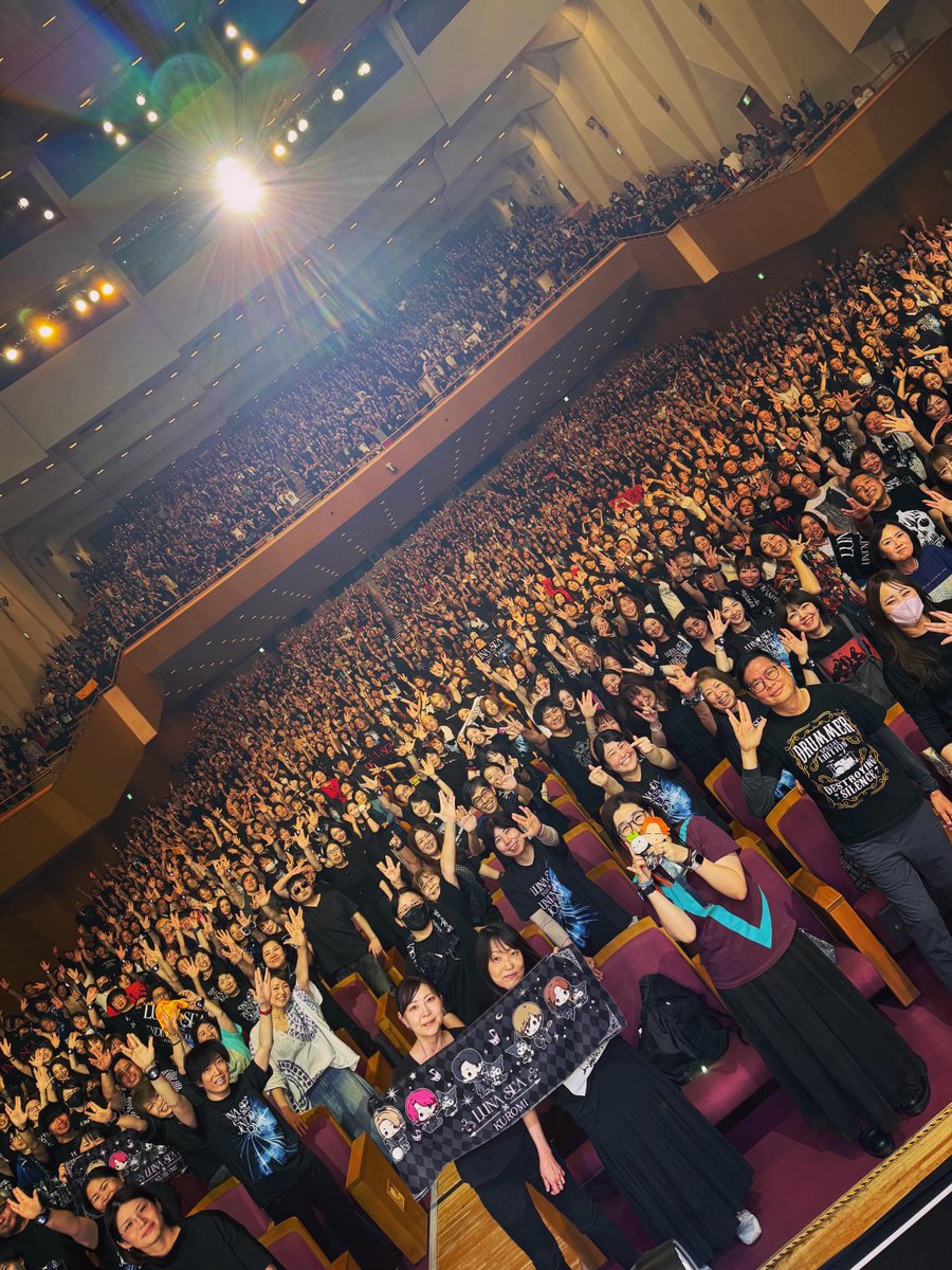 SUGIZOofficial's tweet photo. From Osaka with Love 0606.

UNENDING JOURNEYツアー大阪公演Day2、
みんな本当に素晴らしかった！本当にありがとう！
36年間ずっと正真正銘第２の故郷、大阪。またすぐに還って来るよ。
真矢と一緒に。６人のLUNA SEAとして。。。

#LUNASEA
#UNENDINGJOURNEY_FOREVER　
#正真正銘の第２の故郷　
#SUGIZO