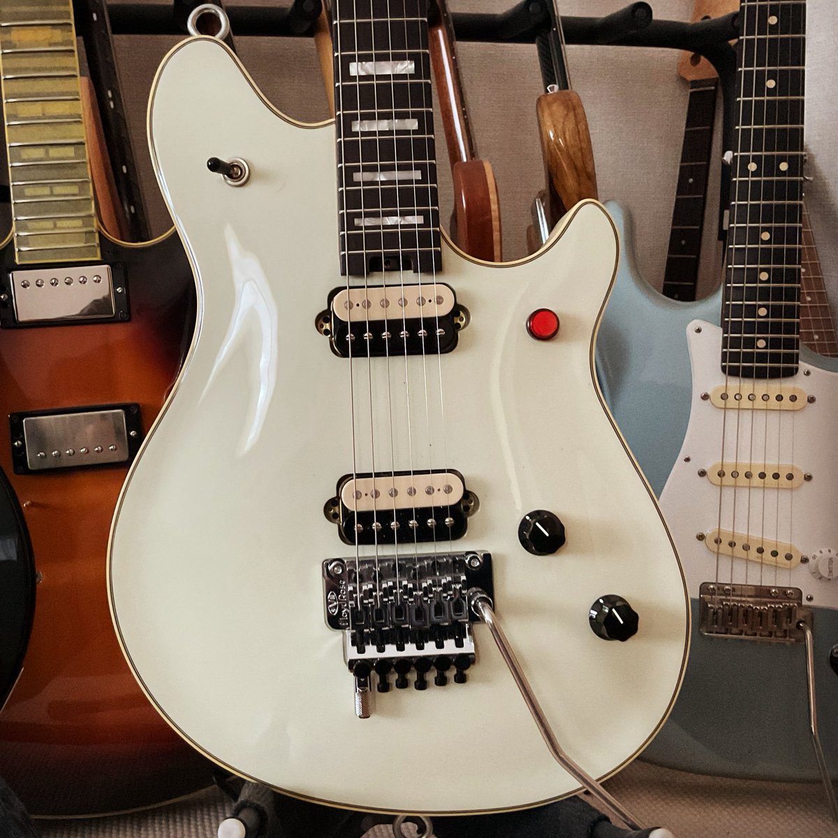hakym0000's tweet photo. #evh #wolfgang #guitar #eddievanhalen #signaturemodel https://t.co/lbp80zW32n