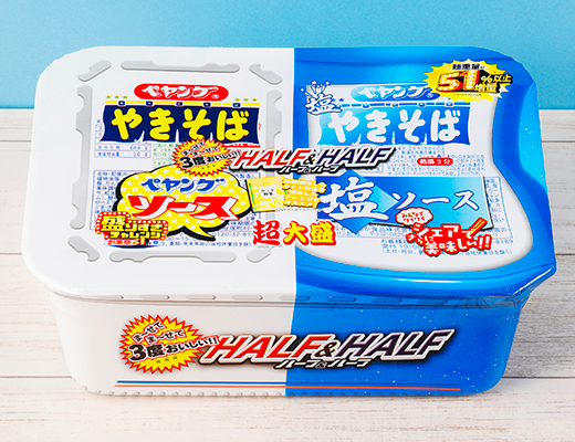 taui_9401__'s tweet photo. 6月9日発売の「ローソン盛りすぎチャレンジ」商品、
「ペヤング 超大盛やきそば ソース＆塩 51％以上増量」がヤバすぎ！

製品のNET重量が432g（従来品238g）
麺量は画像右の従来品（麺180g）の
51％増量なので約272g程度の激盛り

カロリー　2024kcal
食塩相当量　13.2g
脂質　106.3g・・・😅

値段は325円と同じみたいですが、
さすがにこの量、数値はアカン❌️
自分は健康のためにスルーさせていただきます！
ってか、とても食べ切れないｗｗ

#盛り過ぎチャレンジ　#ローソン　#ペヤング
#ハーフアンドハーフ　#まるか食品