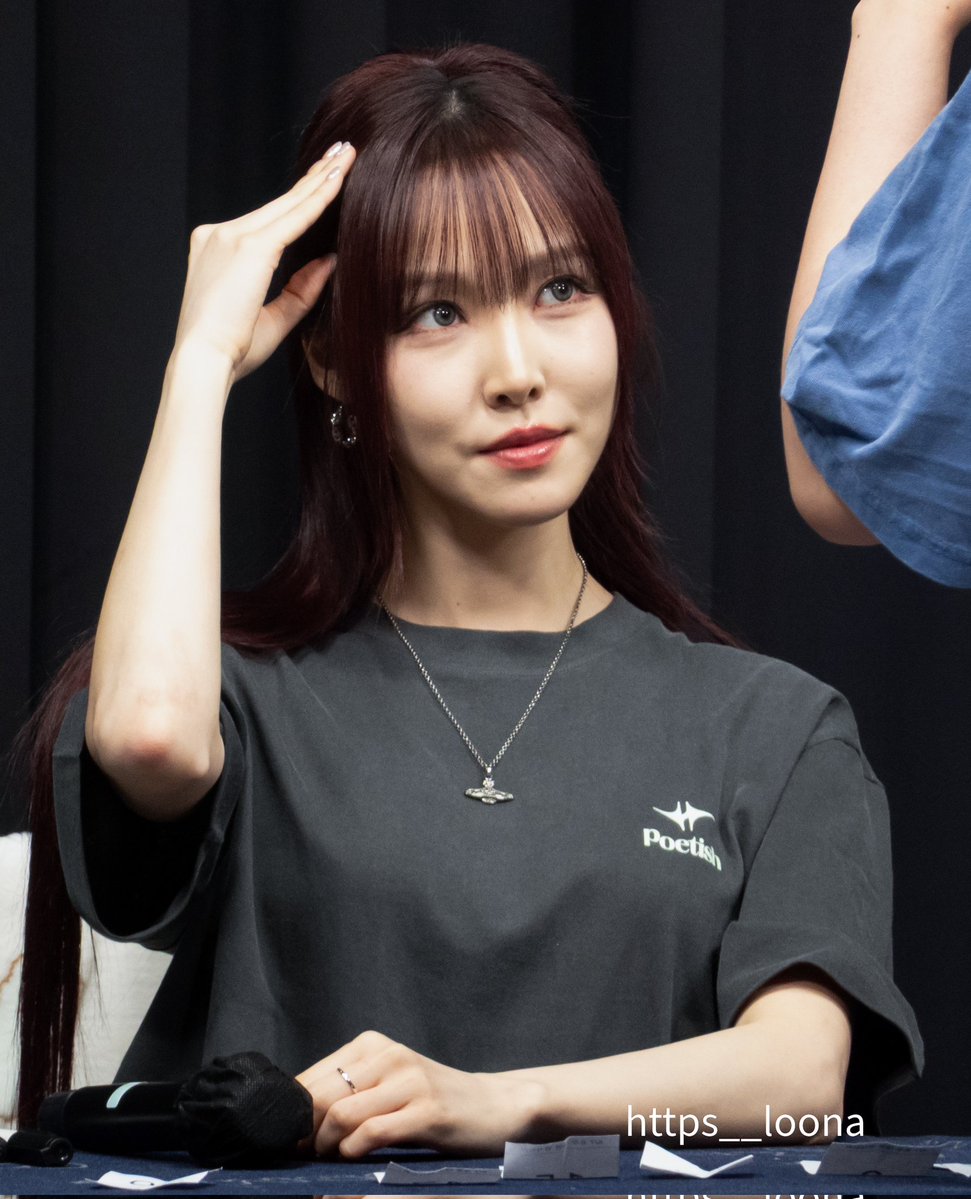 https__loona's tweet photo. 260607 Yuju Starlike Music Fansign

#Yuju #유주 https://t.co/82lokGl6OA