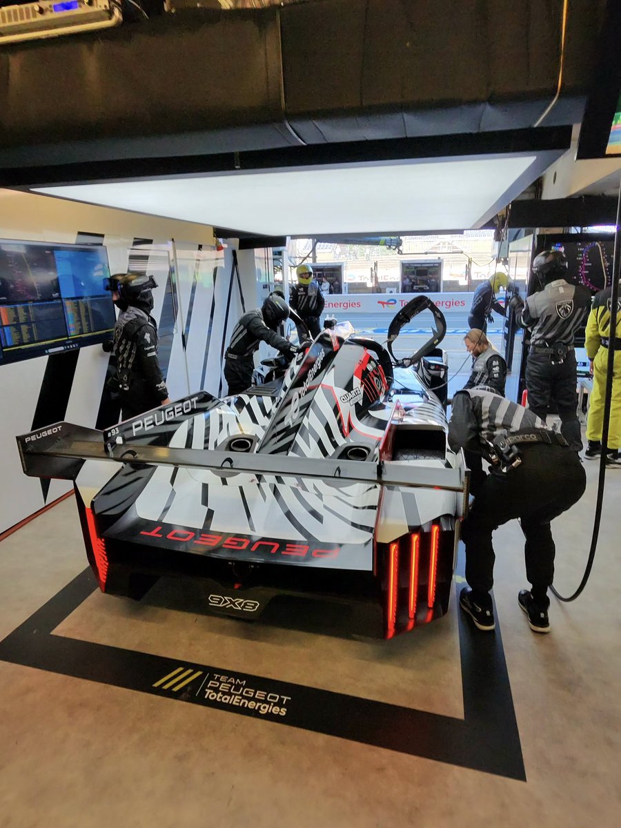 peugeotsport's tweet photo. We are on track for session #1 of the test day!
Nick in #93 and Loïc for #94.

#WEC #Peugeot9X8 #LeMans24 https://t.co/fnSme6iTly