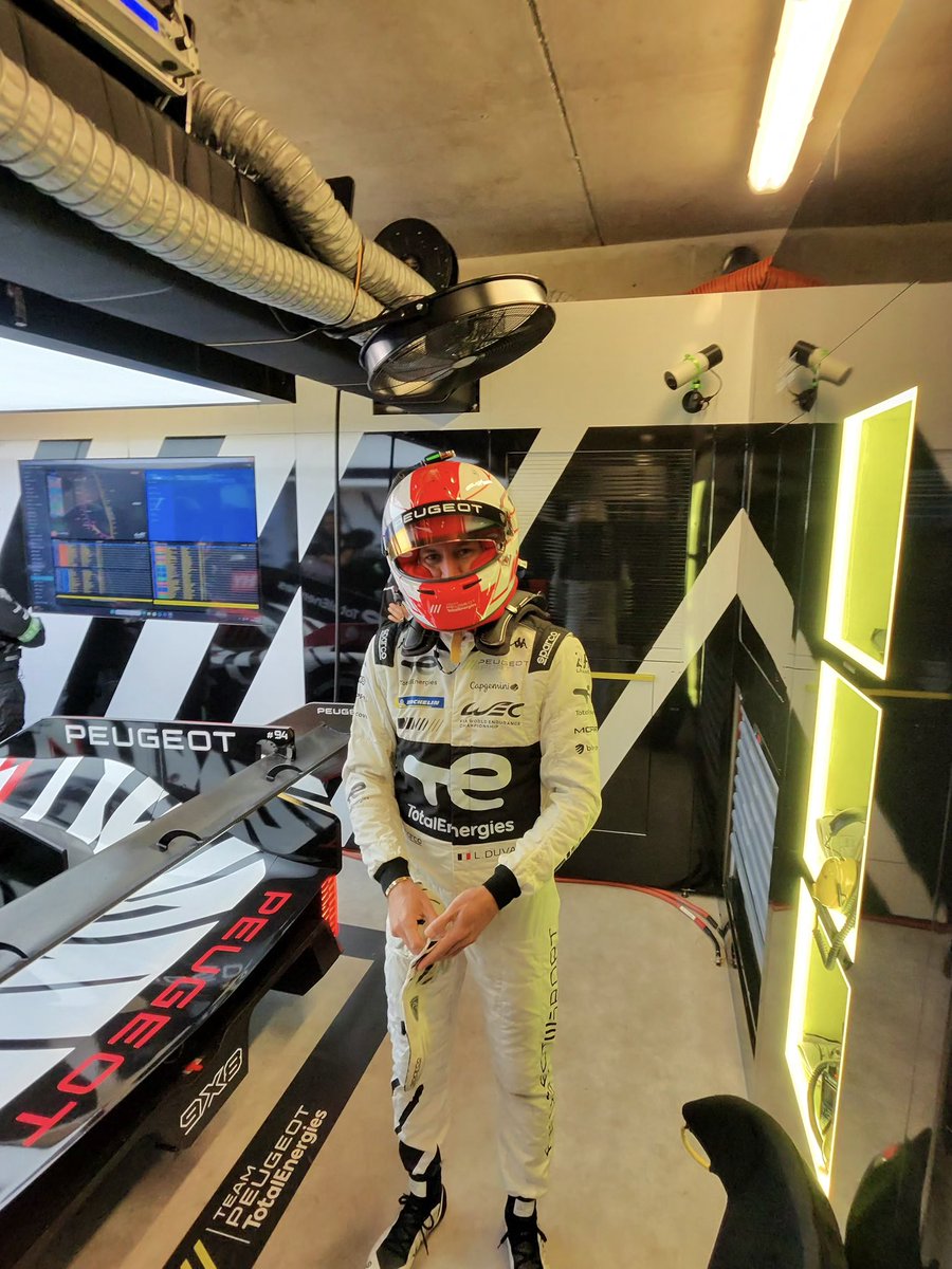 peugeotsport's tweet photo. We are on track for session #1 of the test day!
Nick in #93 and Loïc for #94.

#WEC #Peugeot9X8 #LeMans24 https://t.co/fnSme6iTly
