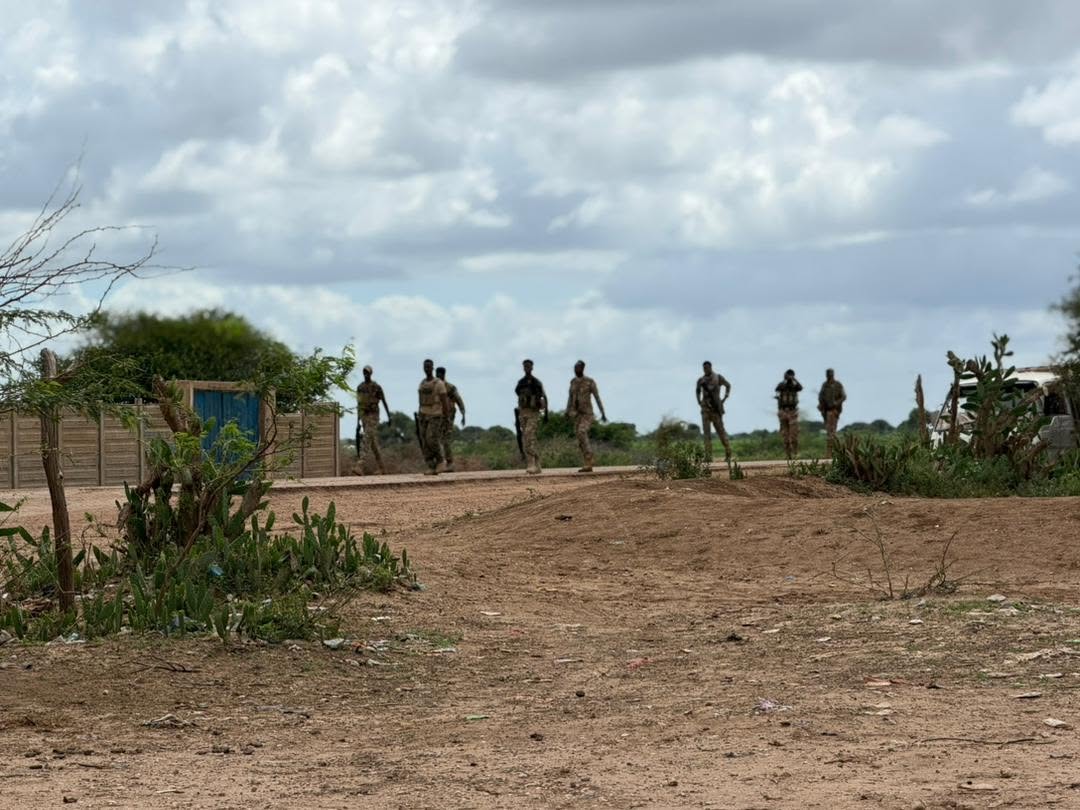 SONNALIVE's tweet photo. Elite SNA Danab Commandos (161st Bn, 16th Bde) successfully executed targeted operations across Lower Shabelle, clearing Warmaxan, Tasxiille, Shareey, 10-Buundo, Tabeellaha & Donka. Forces completely destroyed Khawaarij extortion nodes and hideouts.
#Somalia #Danab #SecurityUpdate #LowerShabelle #SNA #SONNA