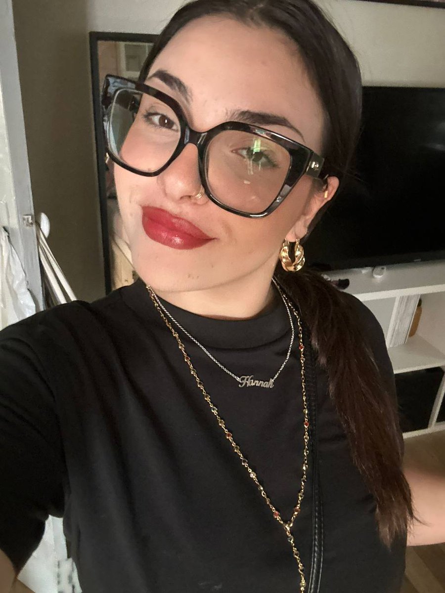 hannahcomd92's tweet photo. J'ai envie de choquer quelqu'un en dm pour bien commencer la journée 🤗 https://t.co/BCQVXs61mf