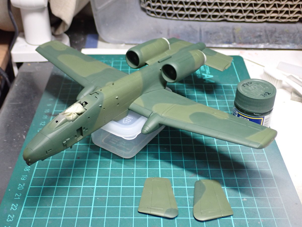 gorimodeler's tweet photo. マーベリックのシーカーなどをレジンで透明化しました。
青みがかっているのはマスキングリキッド。
迷彩塗装は2色目のグリーン、ブルタックを混ぜ込んだ練り消しでマスキングしつつ、数回に分けて少しずつ塗りました。
#軍団26カミナリ祭
#A10A
#72lab https://t.co/2loKBhhILC