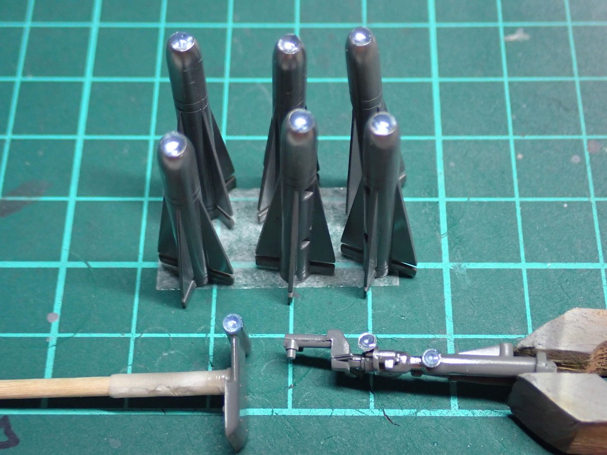 gorimodeler's tweet photo. マーベリックのシーカーなどをレジンで透明化しました。
青みがかっているのはマスキングリキッド。
迷彩塗装は2色目のグリーン、ブルタックを混ぜ込んだ練り消しでマスキングしつつ、数回に分けて少しずつ塗りました。
#軍団26カミナリ祭
#A10A
#72lab https://t.co/2loKBhhILC