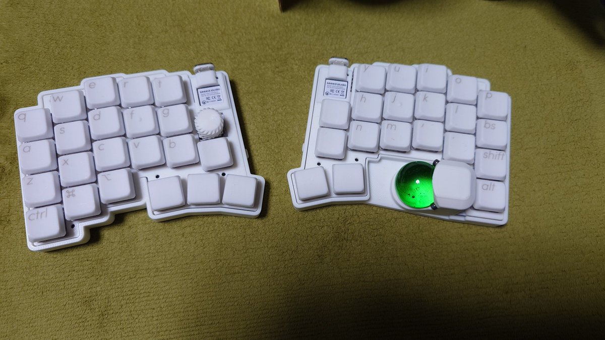 70OpxPD3au48819's tweet photo. セリアにあったビー玉、サイズ合ってるのでは？と思って買ってきたら、、、 #COROPIT でカーソル反応しました👍
少し小さめなので外れやすいですが…
ビー玉同士が擦れて傷になってしまっていたのも残念ポイント😔
色はランダムで入ってるのかな？ちゃんと見てなくてダブってる💦
重さは約20g #moNa2 https://t.co/TuE7Ry9sr3
