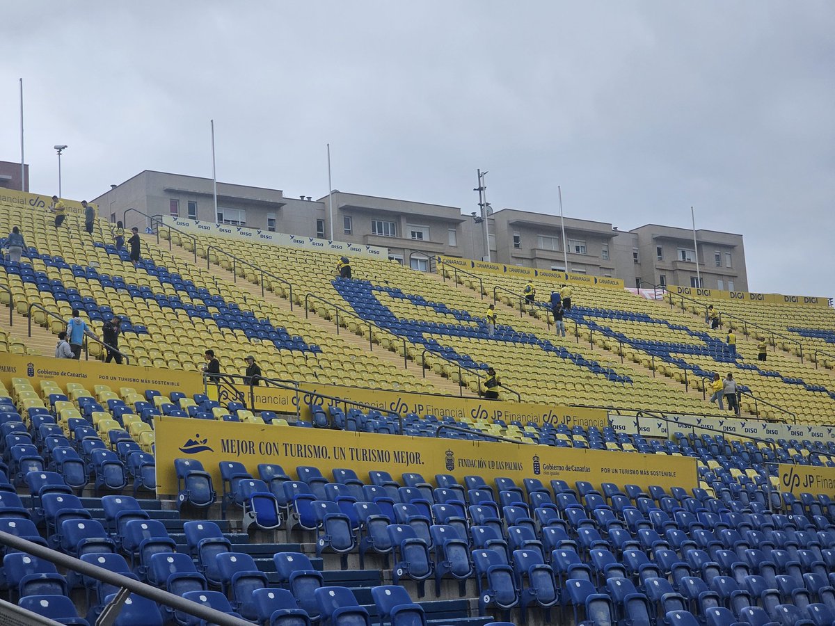 LevantarLaCurva's tweet photo. ¡Falta mano de obra! ¡No llegamos!
Ven al Estadio de Gran Canaria.
Debemos terminar el Mosaico.
Hasta la una hay tiempo.
Ven. Te necesitamos. https://t.co/mnGPAfQwHl