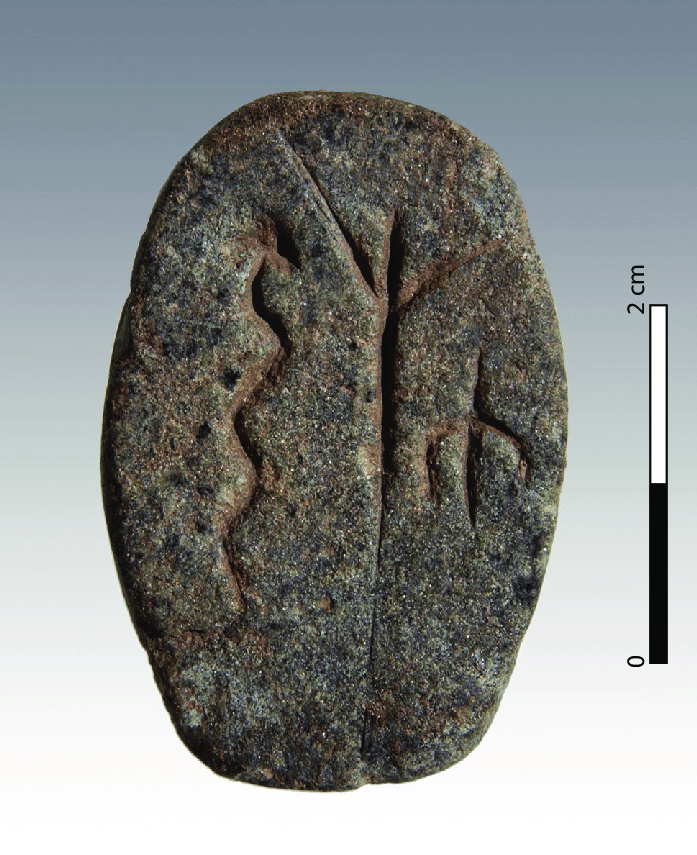 Kaan_H_Okten's tweet photo. Bu parçada işlenmiş üç imge var: Yılan, insan, kuş. Göbekli Tepe'de bulundu. 2016'da DAI'nin "Tepe Telegrams" sayfasında yayımlandı. MÖ 9500 yılına tarihleniyor yani 11.500 yıllık.
Meşhur Asuroloji uzmanı Irving Finkel bunun mühür olduğunu, dolaysıyla ilk yazı olduğunu savunuyor! https://t.co/FQ3E3ohwlW