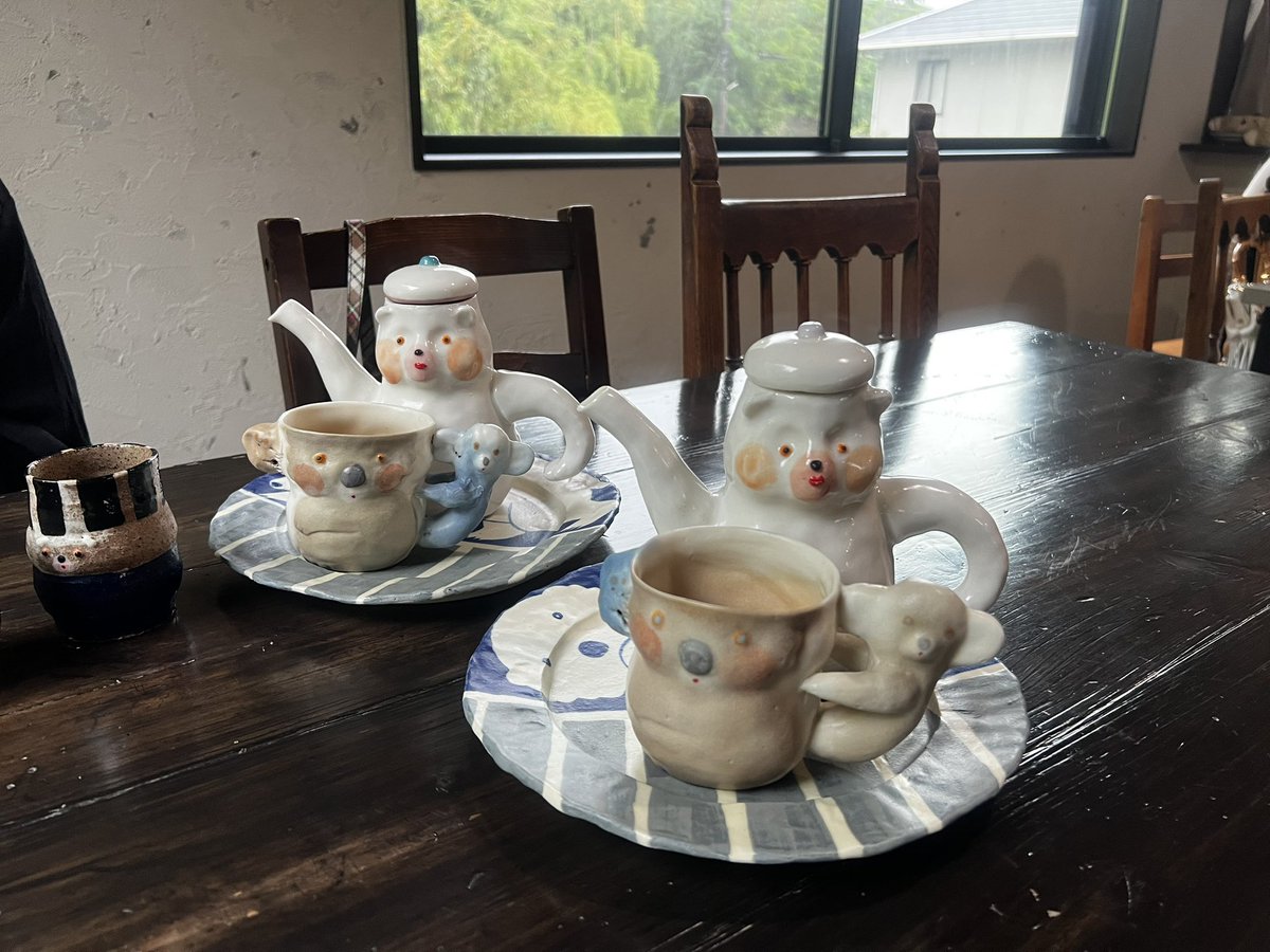 aruariandepart's tweet photo. finally visited a cafe i've wanted to go to forever and ever and i couldn't stop grinning https://t.co/ohnCrTlDt7