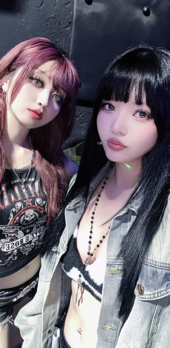wankosmith's tweet photo. この日はNEON ONIとVenus、2ステージ！

全くキャラの違う姉妹を見に来てください👭笑 https://t.co/GhirWfUs7Z