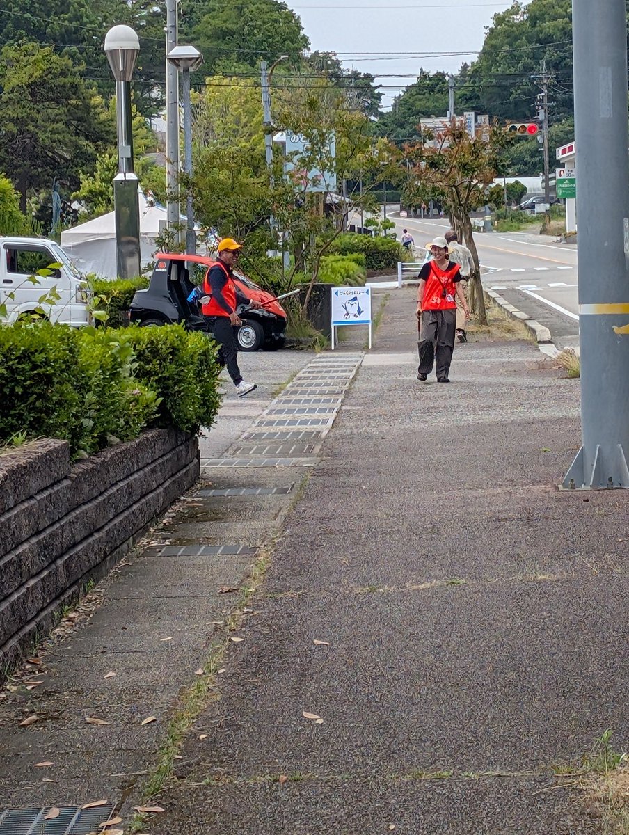 BrainzArk's tweet photo. 今日は七尾 能登島で復興イベント
そよかぜフェスタのお手伝い

リーダー サトさんの元
駐車場の整理

一日立ちっぱでしたが
KY管理が出来ている
リーダー メンバーに恵まれ
良い一日となりました

お疲れ様でした

#RE_BIRTH
#おらっちゃ七尾 https://t.co/hN0qj2nVmc