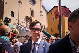 DavidGR1714's tweet photo. Al 2024 El nazi espanyolista del 155 Salvador Isla va anar a la Patum i les stumpfuhrer de la CUP no van organitzar cap campanya amb pancartes i tota la parafernalia contra ell com han fet amb @orriolsderipoll , queda clar que el que odien els cupaires es el nacionalisme català https://t.co/FvQYoURZbO