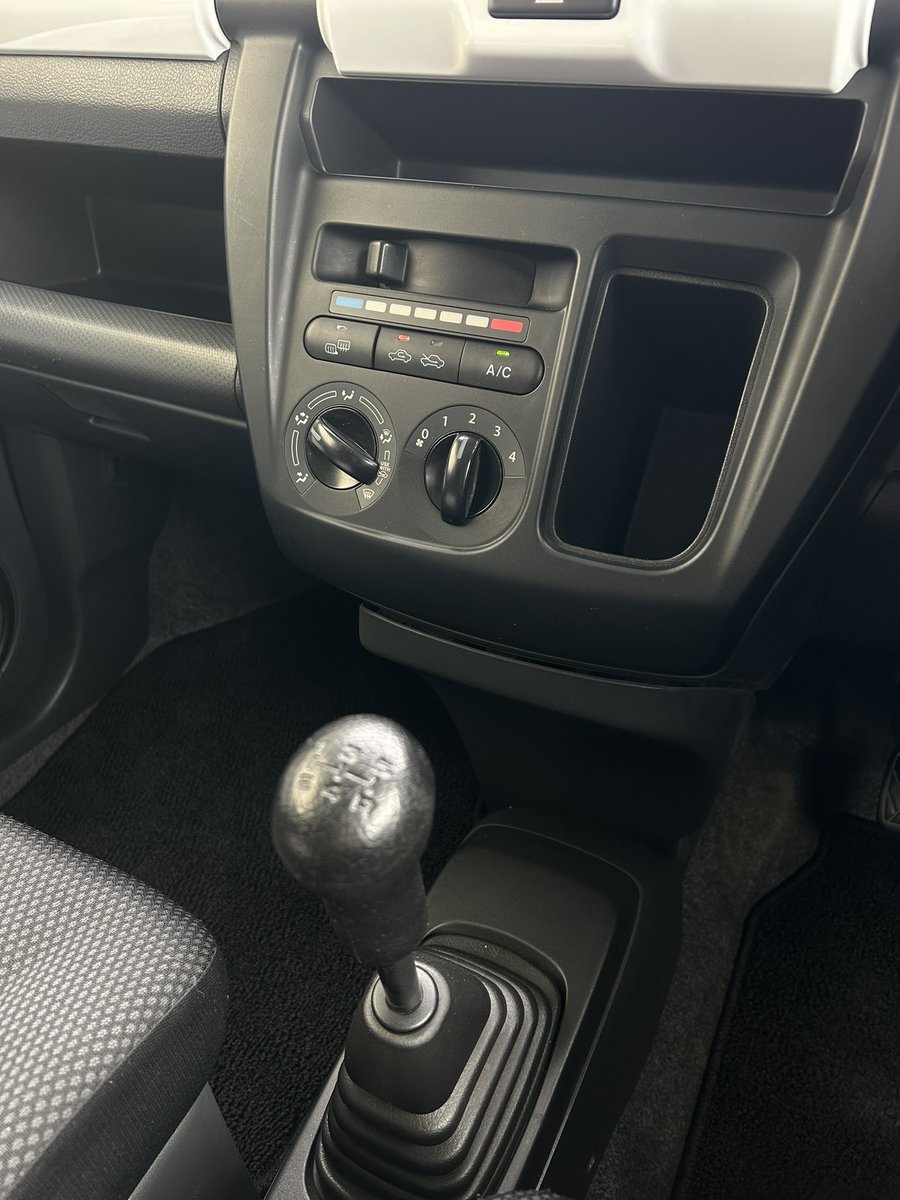 A_Route_souka's tweet photo. 🚨入庫車情報🚨
スズキ　ハスラー A 4WD 5速MT

✅Xからの成約で3万円キャッシュバック
5速MT・4WDのハスラーが入庫しました！
手動ドアミラー・マニュアルエアコンの玄人仕様です😉😉

初めてのMTはもちろん、アウトドアや車中泊にもオススメ🖐️
✉️お問い合わせはdmまで！ https://t.co/iV18nKfbuW