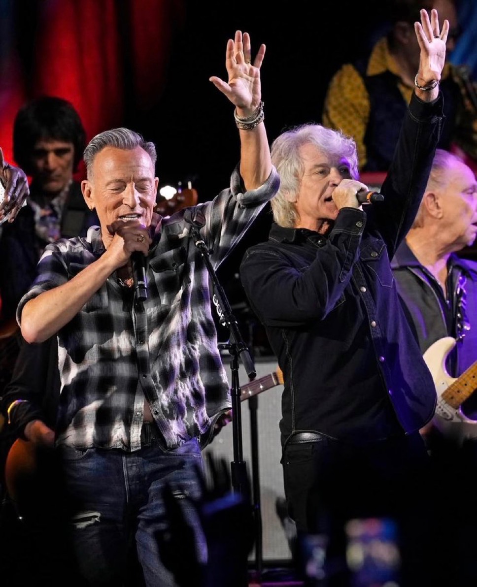 historyrock_'s tweet photo. Jon Bon Jovi and Bruce Springsteen performing together last Friday in New Jersey https://t.co/iXFm0ZHr4l