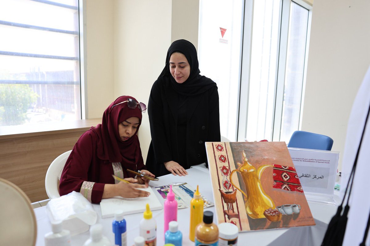 qsrn's tweet photo. نظمت #الجمعية_القطرية_لتأهيل_ذوي_الاحتياجات_الخاصة النسخة الثالثة من مسابقة " #خذ_بيدي_هذه_موهبتي" للعام الدراسي الحالي، وشارك في المسابقة طلاب وطالبات مراكز الجمعية " التعليمي والتأهيلي للبنات، والثقافي الاجتماعي، والتأهيلي للبنين ". 
والمسابقة في نسختها الثالثة شملت مواهب في المجالات الآتي: " المواهب الفنية والأشغال اليدوية وإعادة التدوير، المواهب اللغوية، والمواهب الشخصية، بالإضافة لفقرات للكشافة والمرشدات ". 
كما اقيم معرض على هامش المسابقة ضم اهم الأعمال واللوحات والأنشطة المهنية التي تقدم في مراكز الجمعية، وتميزت المسابقة بالتفاعل والإيجابية بين المشاركين بالمسابقة، وفي نهاية المسابقة تم تكريم جميع المتسابقين ومنحهم الشهادات والمكافأت المالية.
#ذوي_الإعاقة #قطر #شخصيات_ملهمة