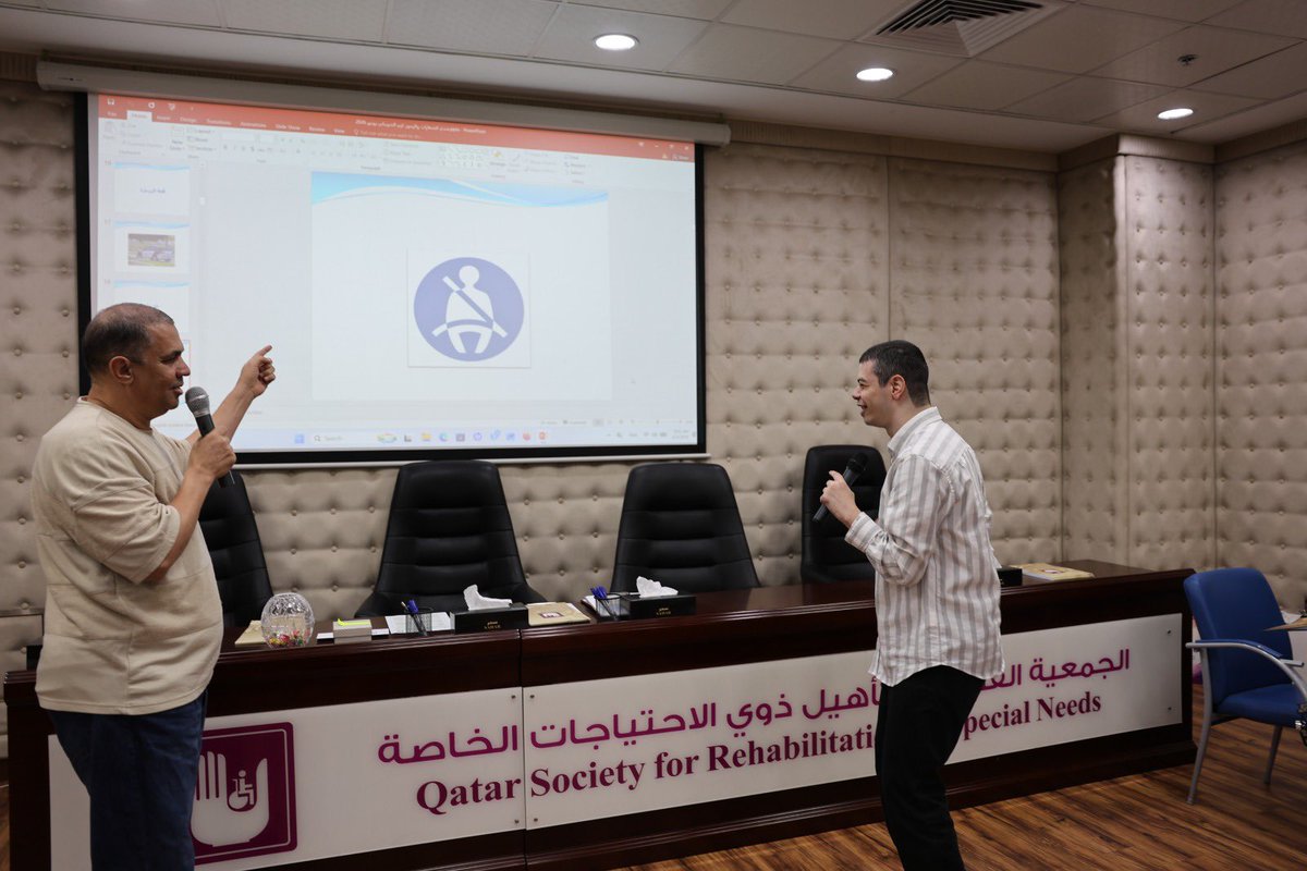 qsrn's tweet photo. نظمت #الجمعية_القطرية_لتأهيل_ذوي_الاحتياجات_الخاصة النسخة الثالثة من مسابقة " #خذ_بيدي_هذه_موهبتي" للعام الدراسي الحالي، وشارك في المسابقة طلاب وطالبات مراكز الجمعية " التعليمي والتأهيلي للبنات، والثقافي الاجتماعي، والتأهيلي للبنين ". 
والمسابقة في نسختها الثالثة شملت مواهب في المجالات الآتي: " المواهب الفنية والأشغال اليدوية وإعادة التدوير، المواهب اللغوية، والمواهب الشخصية، بالإضافة لفقرات للكشافة والمرشدات ". 
كما اقيم معرض على هامش المسابقة ضم اهم الأعمال واللوحات والأنشطة المهنية التي تقدم في مراكز الجمعية، وتميزت المسابقة بالتفاعل والإيجابية بين المشاركين بالمسابقة، وفي نهاية المسابقة تم تكريم جميع المتسابقين ومنحهم الشهادات والمكافأت المالية.
#ذوي_الإعاقة #قطر #شخصيات_ملهمة