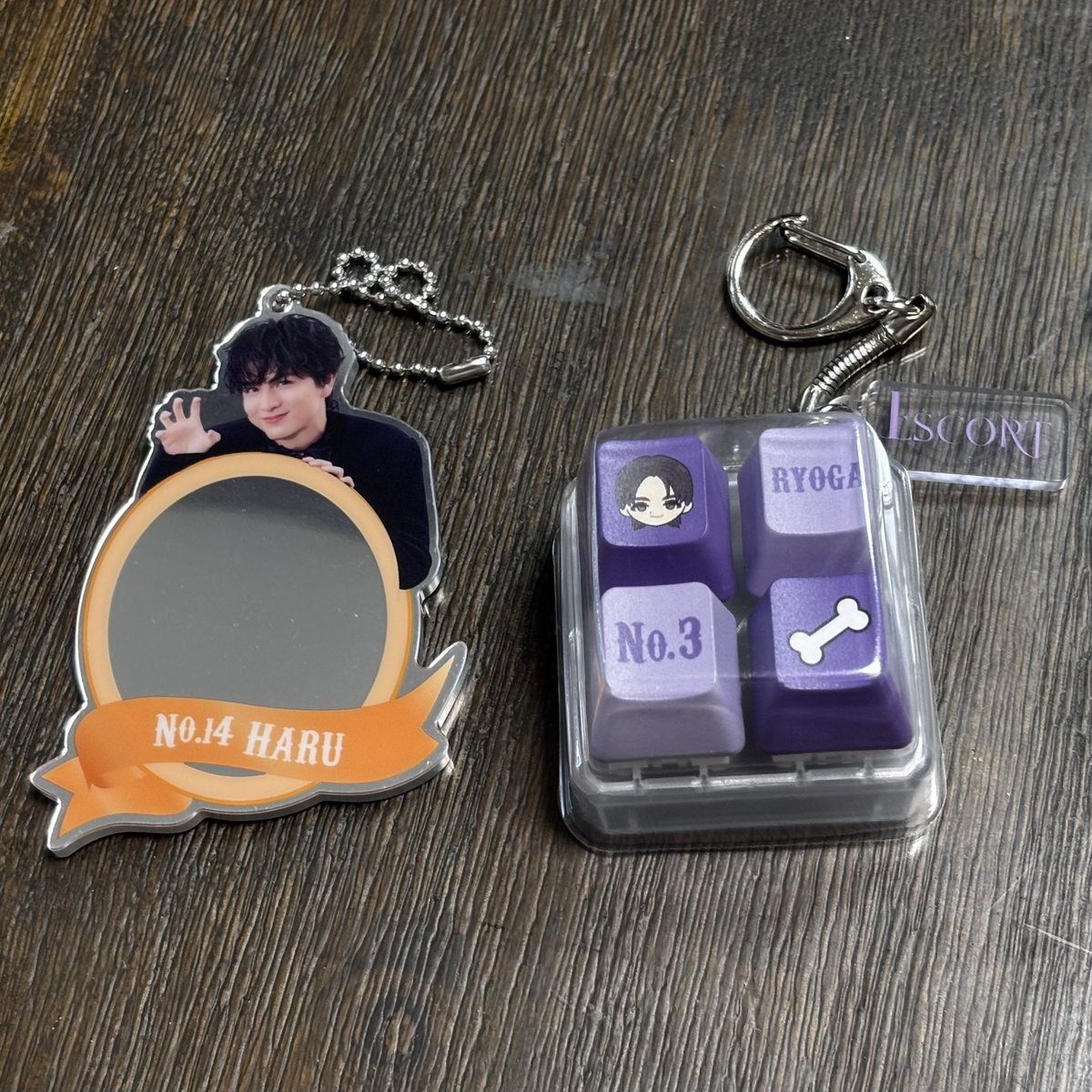 yu5room's tweet photo. 超特急 ESCORT  交換

ランダムミラー
譲）ハル🧡

クリッカーキーホルダー
譲）リョウガ💜

求）ユーキ❤️

ESCORT 6/27.28 手渡し希望

お気軽にお声がけください🙌🏻 https://t.co/GM99PdHchr