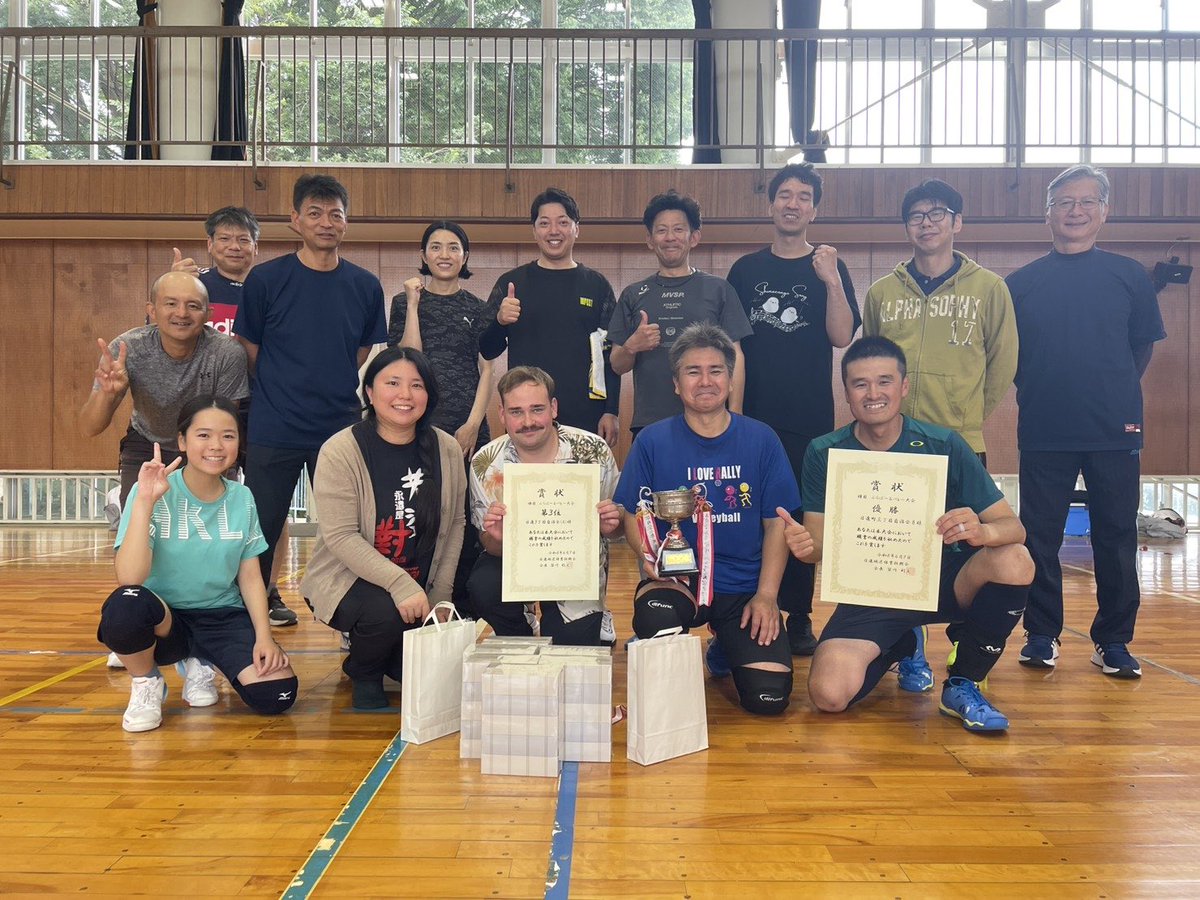 sunbird3310823's tweet photo. 自治会対抗ふらばーるバレー大会！
見事！優勝🏆

メンバー募集
https://t.co/KiKFumtY0p

#ふらばーるバレー
#ワンバウンドバレー
#ニュースポーツ https://t.co/Ck9IJ6ENlH