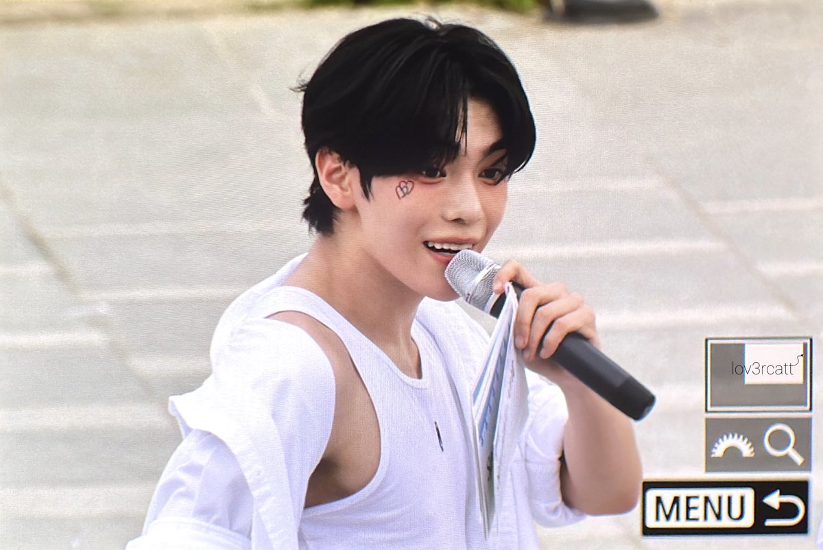 lov3rcatt's tweet photo. 260607 한강 스페셜 이벤트

왜이리 예뻐 

#TUNEXX #튜넥스 #박동규 #동규 #DONGGYU https://t.co/ZeVYnggQVy