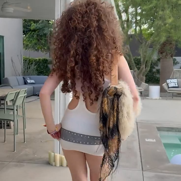 SDEK_BART's tweet photo. Demitra looking like a whole snack today... 🍓💦 Dessert is served on her soft, wrinkled soles and I'm ready to lick every single drop of cream off them. 😛

#DemitraKalogeras
#KalogerasSisters #SolesWorship
#WrinkledSoles #FeetCream
#TastyFeet #FootFetishCommunity
#Soles https://t.co/VZONn6yLzy
